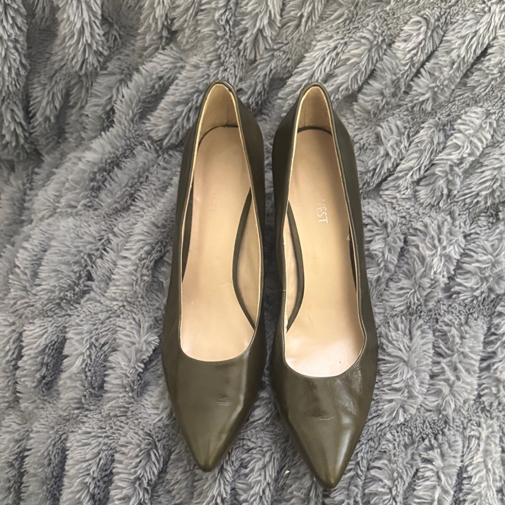 Elegant Olive Green Women's Pumps - Picture 3 of 7
